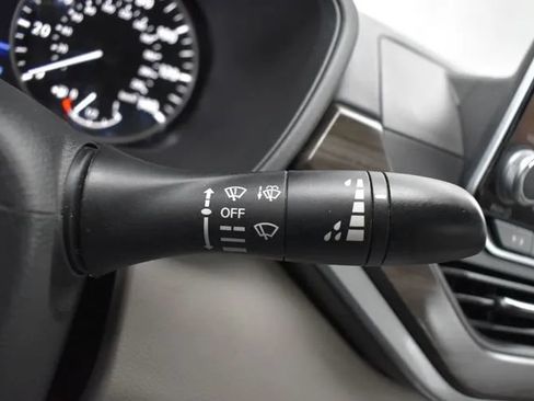 Used 2025 Nissan Altima 2.5 SV FWD image 25