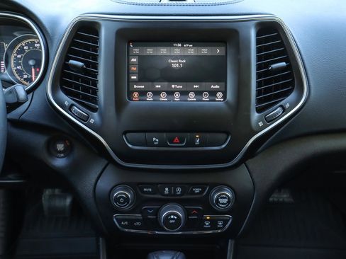 Used 2021 Jeep Cherokee Latitude Lux w/ Sun & Sound Group image 27