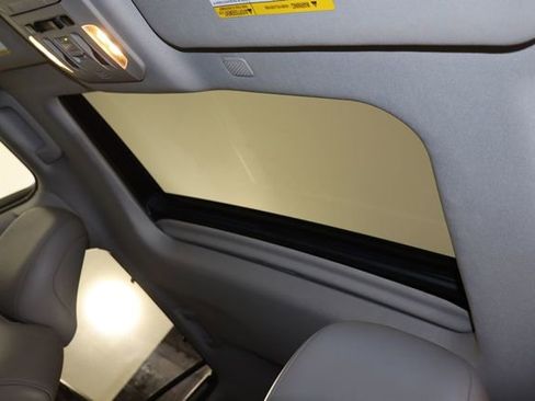 Used 2021 Toyota Highlander XLE image 23