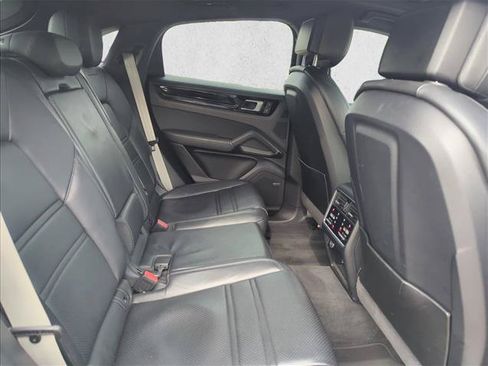Used 2022 Porsche Cayenne Platinum Edition AWD/4WD image 18