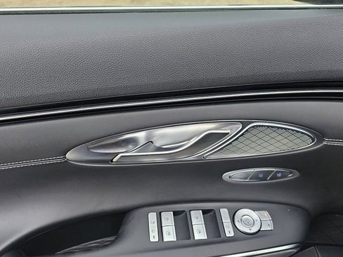 Used 2022 Genesis GV70 2.5T w/ Advanced Package image 18