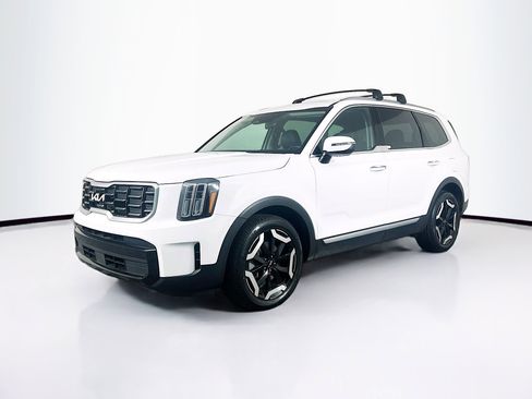 Used 2025 Kia Telluride S image 3