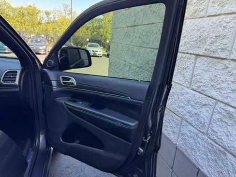 Used 2017 Jeep Grand Cherokee Limited AWD/4WD image 37