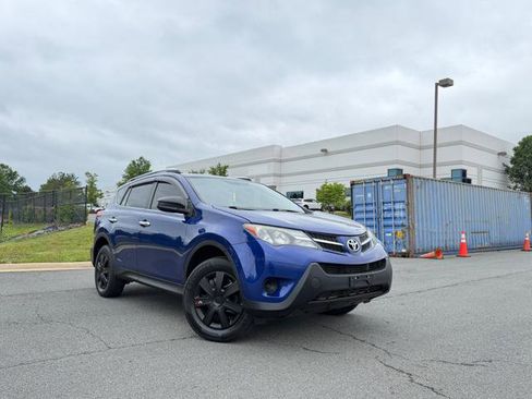Used 2015 Toyota RAV4 LE AWD/4WD image 2