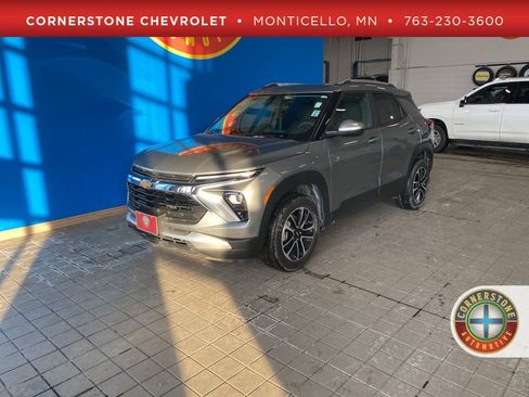 Used 2025 Chevrolet TrailBlazer LT image 1