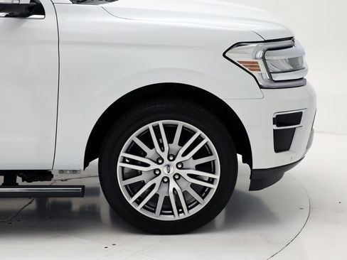 Used 2022 Ford Expedition Limited image 3
