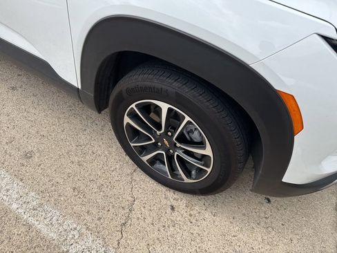 Used 2025 Chevrolet TrailBlazer LT w/ Convenience Package FWD image 11