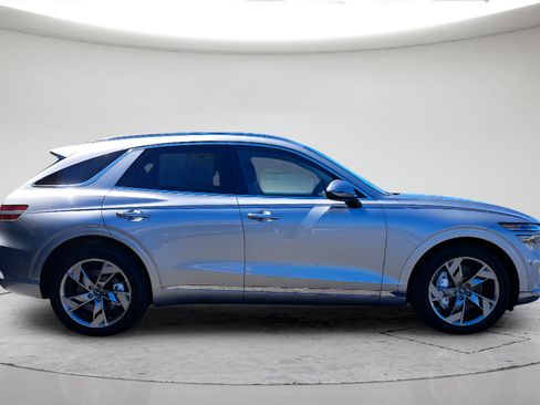 Used 2025 Genesis Electrified GV70 w/ Prestige Package AWD/4WD image 3