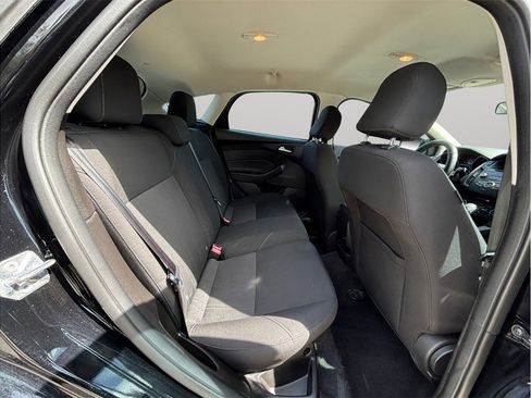 Used 2017 Ford Focus SE image 29