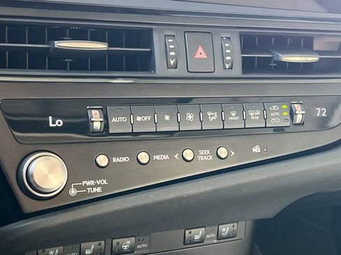 Used 2025 Lexus ES 300h w/ Premium Package FWD image 21