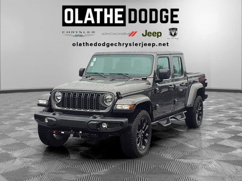 Used 2025 Jeep Gladiator Sport AWD/4WD image 1