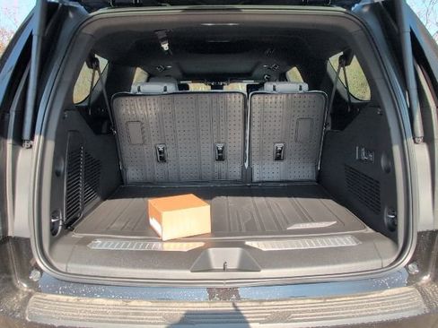 New 2026 Chevrolet Suburban Premier image 12