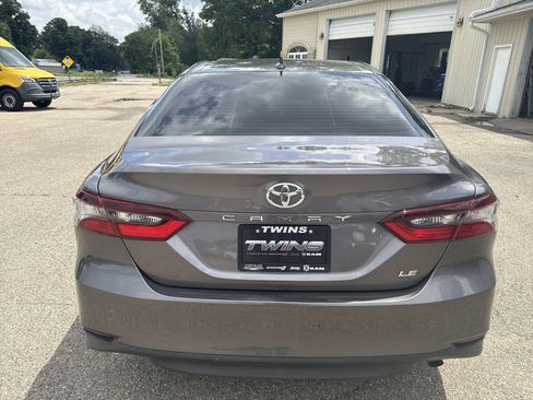 Used 2021 Toyota Camry LE FWD image 5
