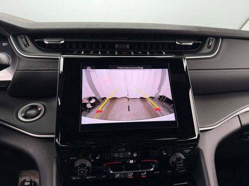 New 2025 Jeep Grand Cherokee Altitude image 31