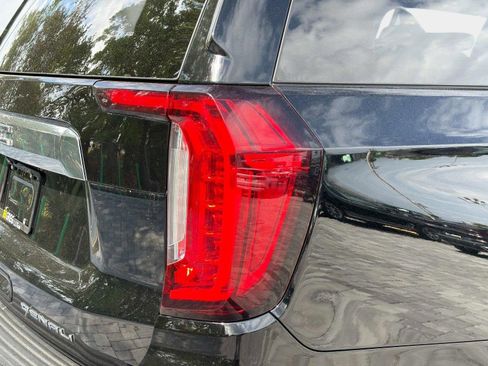 Used 2023 GMC Yukon XL Denali AWD/4WD image 15