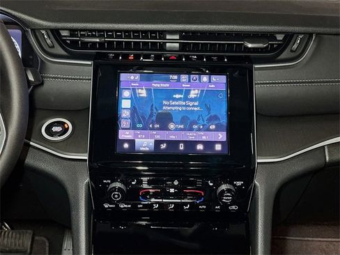 New 2025 Jeep Grand Cherokee Altitude image 8