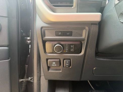 Used 2024 Ford Expedition XLT RWD image 32