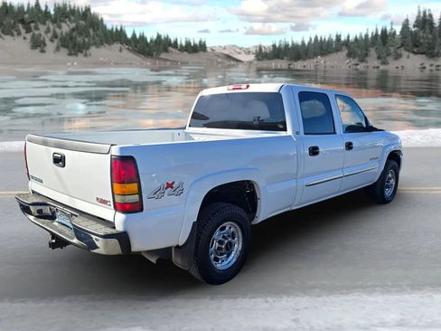 Used 2004 GMC Sierra 2500 SLE w/ Skid Plate Package image 3