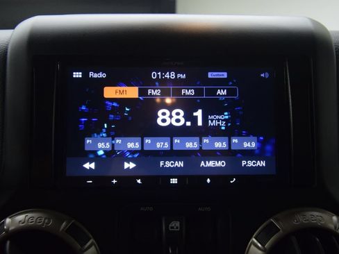 Used 2016 Jeep Wrangler Unlimited Sahara AWD/4WD image 15
