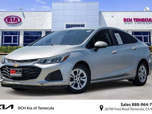 Used 2019 Chevrolet Cruze LS FWD image 1