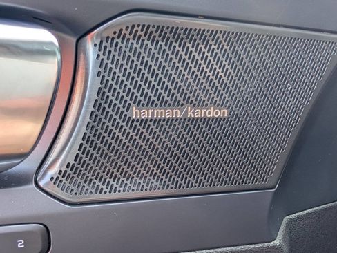 Used 2023 Volvo XC40 Recharge Ultimate image 16