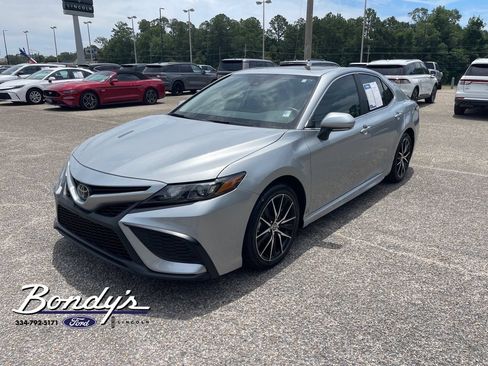Used 2024 Toyota Camry SE FWD image 3