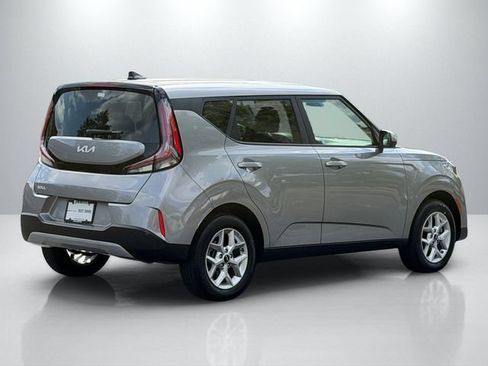 Used 2025 Kia Soul LX w/ LX Technology Package FWD image 7