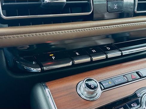 Used 2022 Lincoln Aviator Reserve w/ Equipment Group 201A image 17