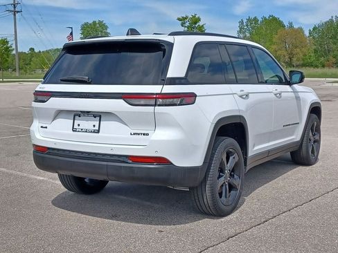 Used 2024 Jeep Grand Cherokee Limited w/ Black Appearance Package AWD/4WD image 4