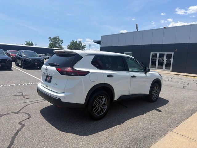 Used 2024 Nissan Rogue S AWD/4WD image 5