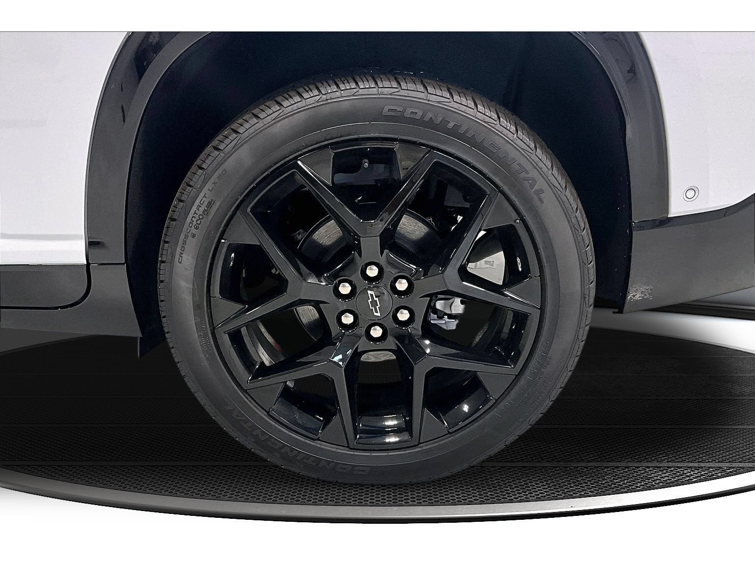New 2026 Chevrolet Traverse RS w/ LPO, Floor Liner Package FWD image 44