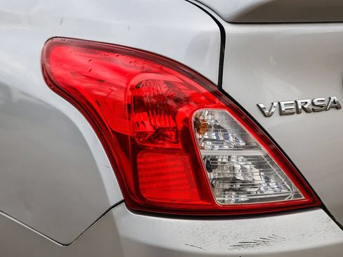 Used 2015 Nissan Versa SV FWD image 8
