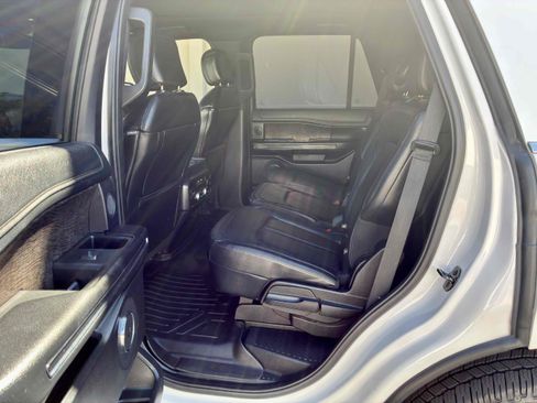 Used 2019 Ford Expedition Limited w/ Equipment Group 301A AWD/4WD image 43