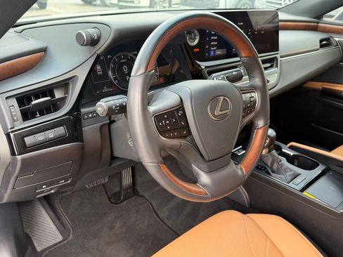 Used 2024 Lexus ES 350 Ultra Luxury FWD image 4
