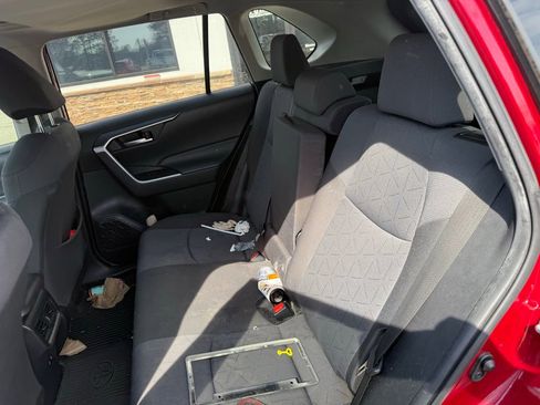 Used 2020 Toyota RAV4 XLE w/ Convenience Package image 4