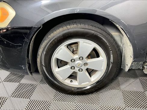 Used 2011 Chevrolet Impala LS FWD image 10