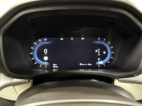 Used 2022 Volvo XC60 B5 Momentum image 11