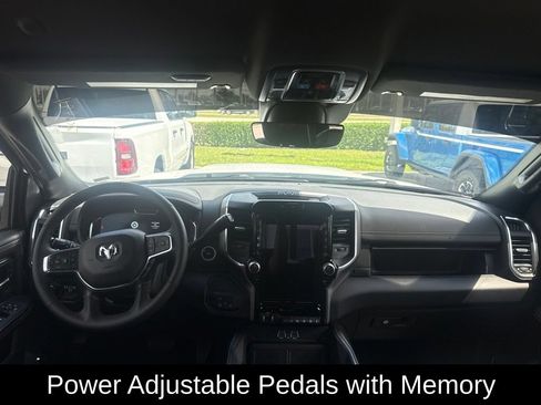 Used 2026 RAM 2500 Laramie AWD/4WD image 5