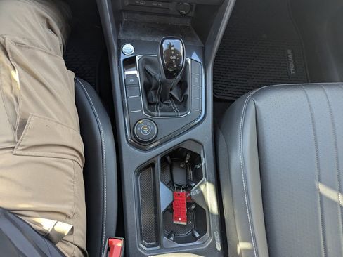 Used 2022 Volkswagen Tiguan SE image 19