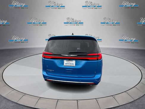 New 2026 Chrysler Pacifica Select image 4
