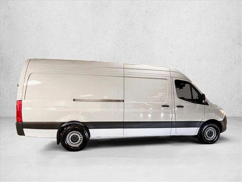 Used 2025 Mercedes-Benz Sprinter 2500 image 4