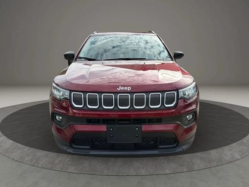 Used 2022 Jeep Compass Latitude w/ Convenience Group AWD/4WD image 2
