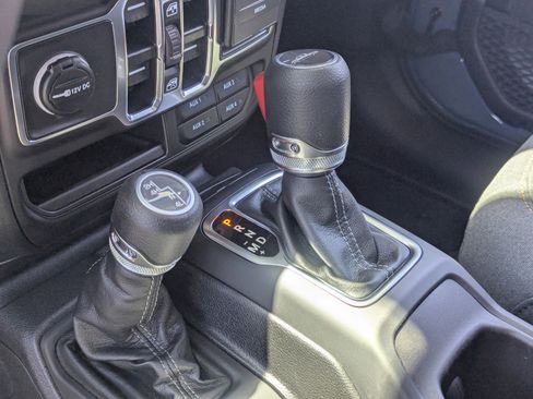 Used 2025 Jeep Gladiator Sport image 20