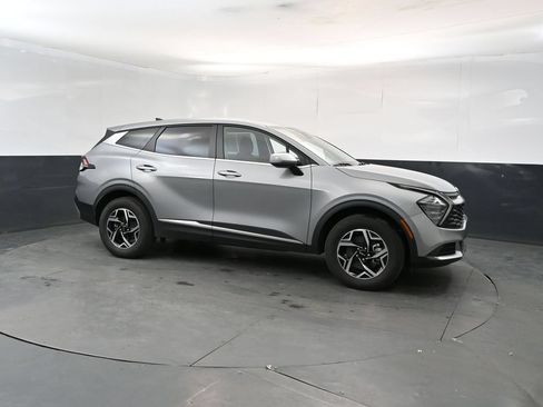 Used 2025 Kia Sportage LX AWD/4WD image 7