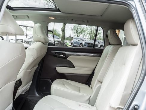 Used 2020 Toyota Highlander Platinum AWD/4WD image 29