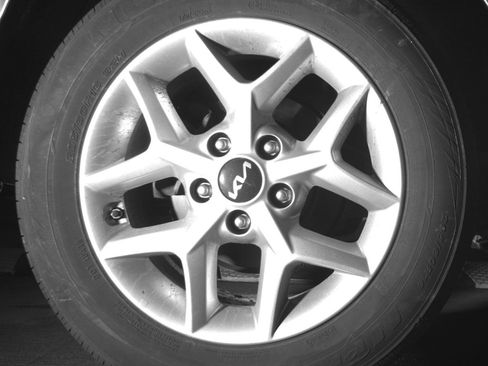 Used 2025 Kia Soul LX w/ LX Technology Package FWD image 15