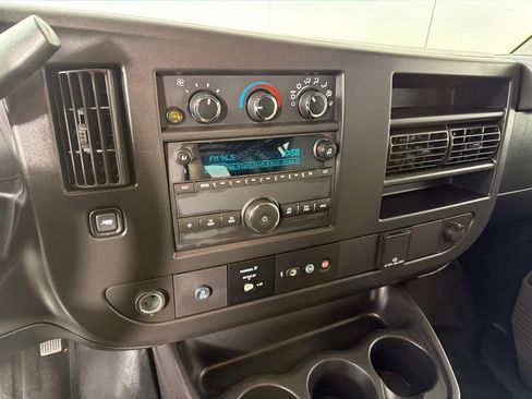 Used 2018 Chevrolet Express 2500 w/ Driver Convenience Package RWD image 15