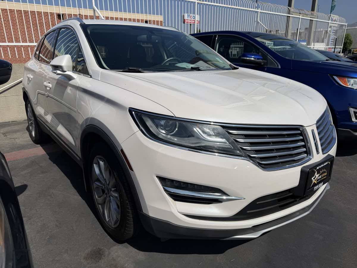 Used 2017 Lincoln MKC Select w/ Select Plus Package FWD image 1