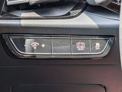 Used 2025 Kia Niro LX FWD image 17