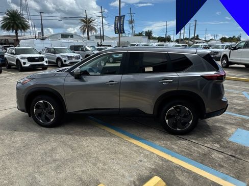 Used 2024 Nissan Rogue SV FWD image 8